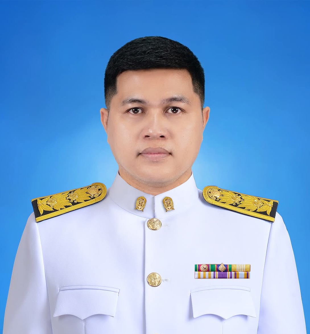 นายเกียรติพล บุญหล่อ