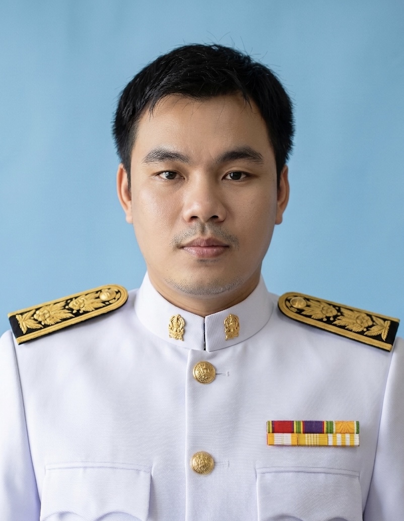 นายนราวัฒน์ เขียวอ่อน