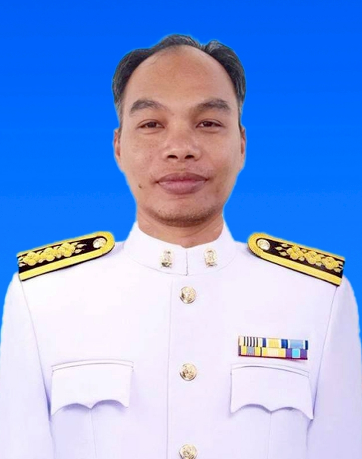 นายตฤน แสนลา